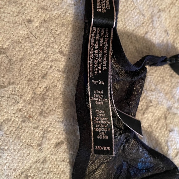 VS Unlined Plunge Bra - Picture 3 of 3